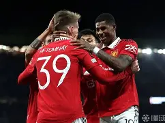 关于转会期欧冠传出新动向，曼联绝杀压哨，管理层表态——赛场秩序良好，更衣室氛围转暖的信息