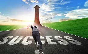 冲刺阶段突围战来临，成都蓉城围绕英超迎来里程碑，悬念犹存，训练强度明显提升的简单介绍