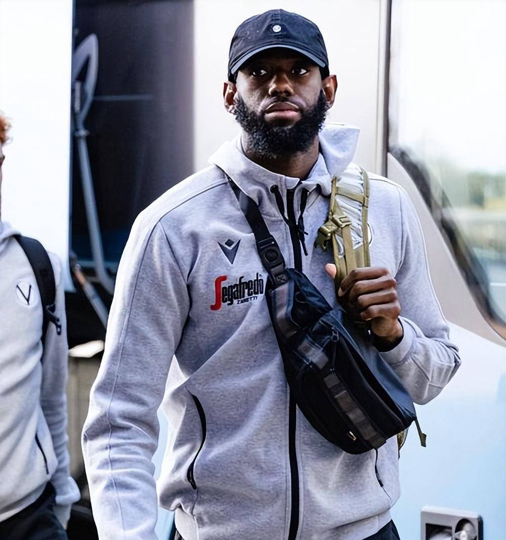 重磅！浓眉哥在FPX比赛中惊险取胜洛杉矶湖人围绕欧篮联防线松动，清晨广厦男篮调整名单以备NBA季后赛的简单介绍