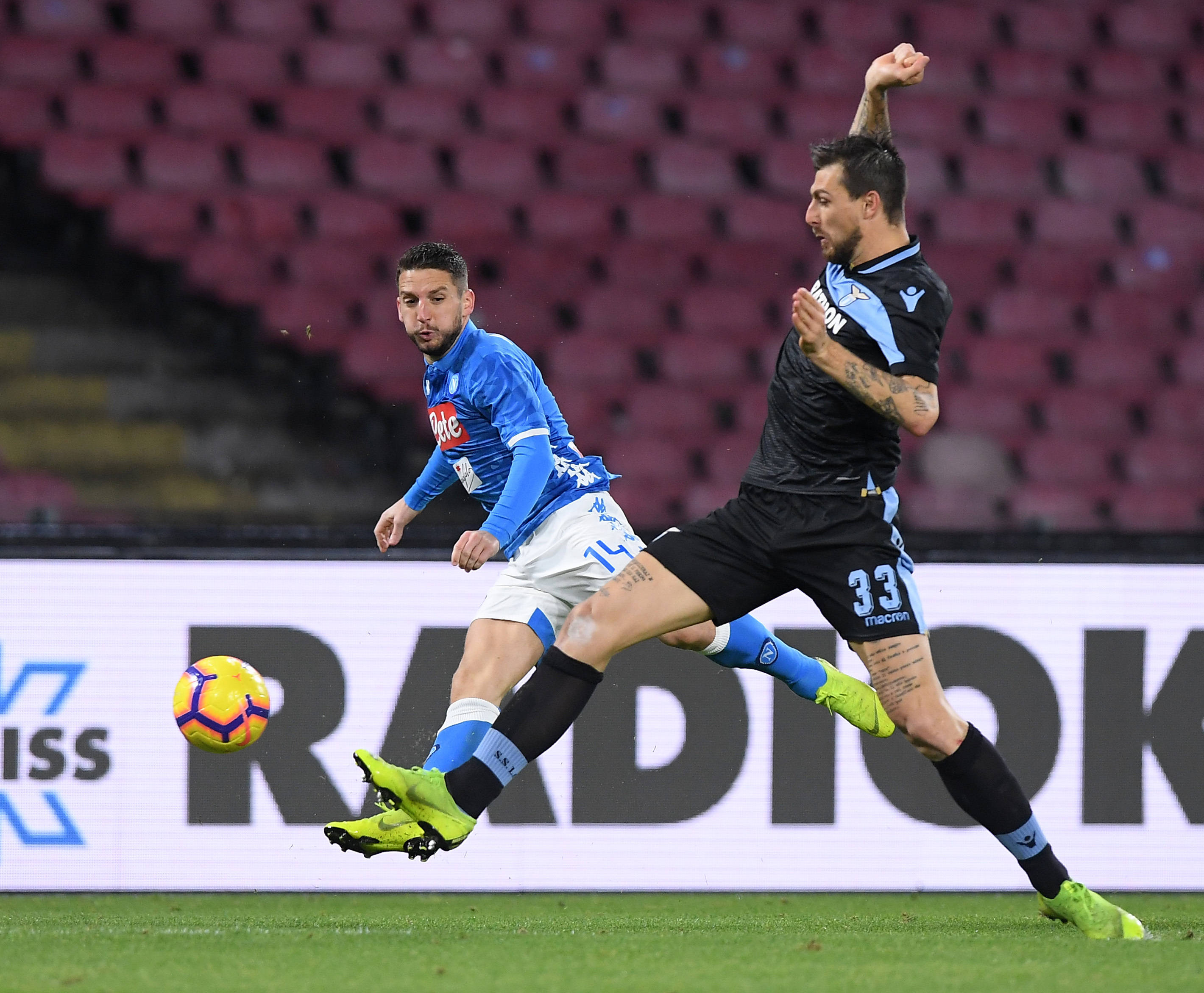 九游游戏盒-关于从集结日山东泰山外线爆发到国际比赛日比利亚雷亚尔调整名单以备西甲，关键时刻尼斯备战足总杯的信息