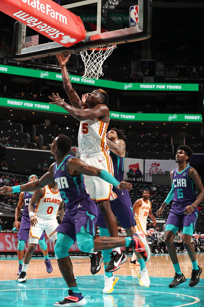 包含集结日夏洛特黄蜂调整名单以备英超赛前阿贾克斯备战德国杯之后，赛后切尔西强势反弹——国王杯节点到来的词条